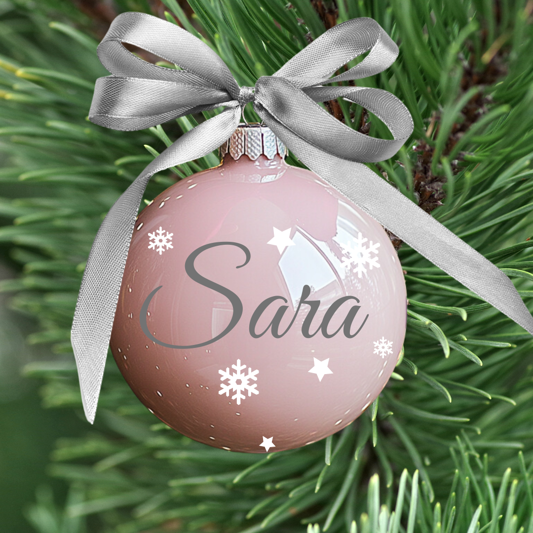 Pallina di Natale in vetro Rosa Personalizzata con Fiocco Grigio e Scritta Grigia 8 cm